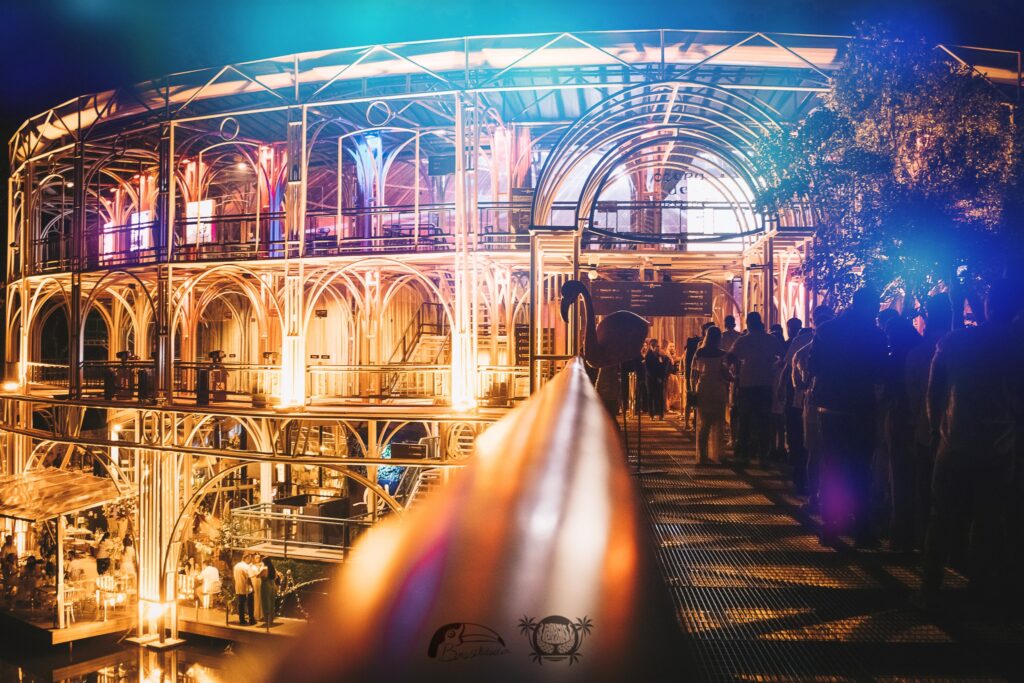 Um-dos-mais-imponentes-pontos-turisticos-de-Curitiba-recebe-sua-segunda-edicao-de-Festa-de-Reveillon.-Cred.-@monicalachman-1-1