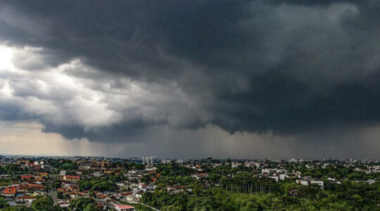 chuva forte no domingo