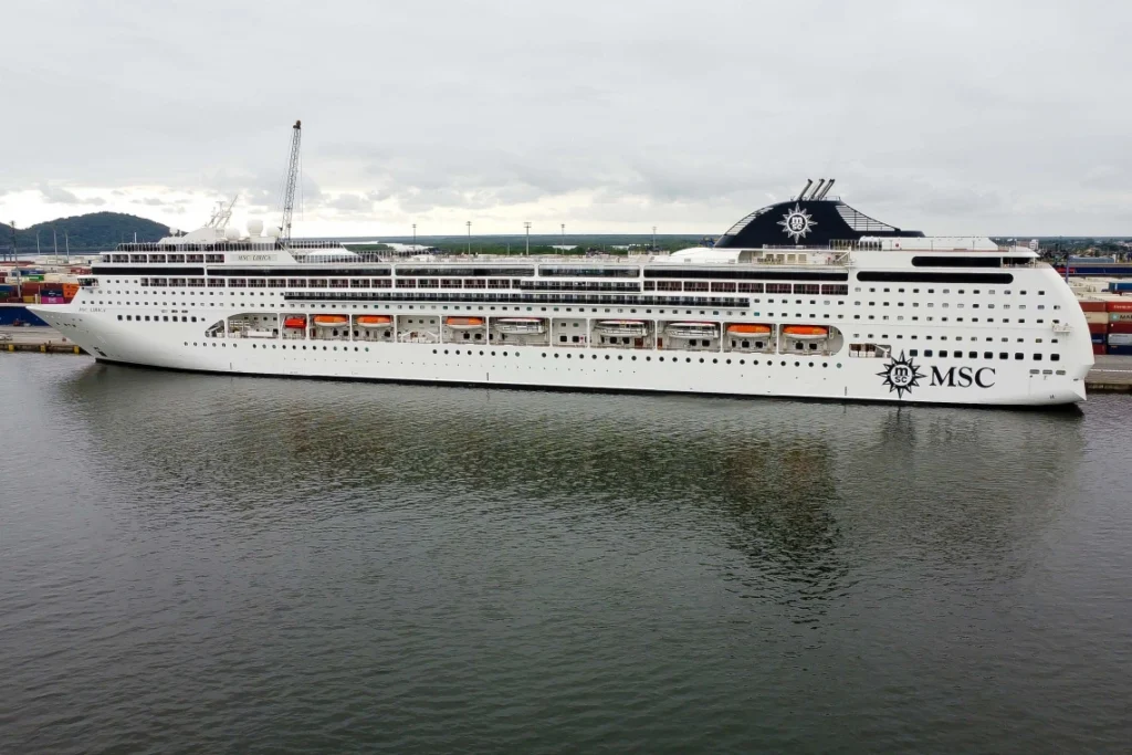 navio de cruzeiro lirica paranagua
