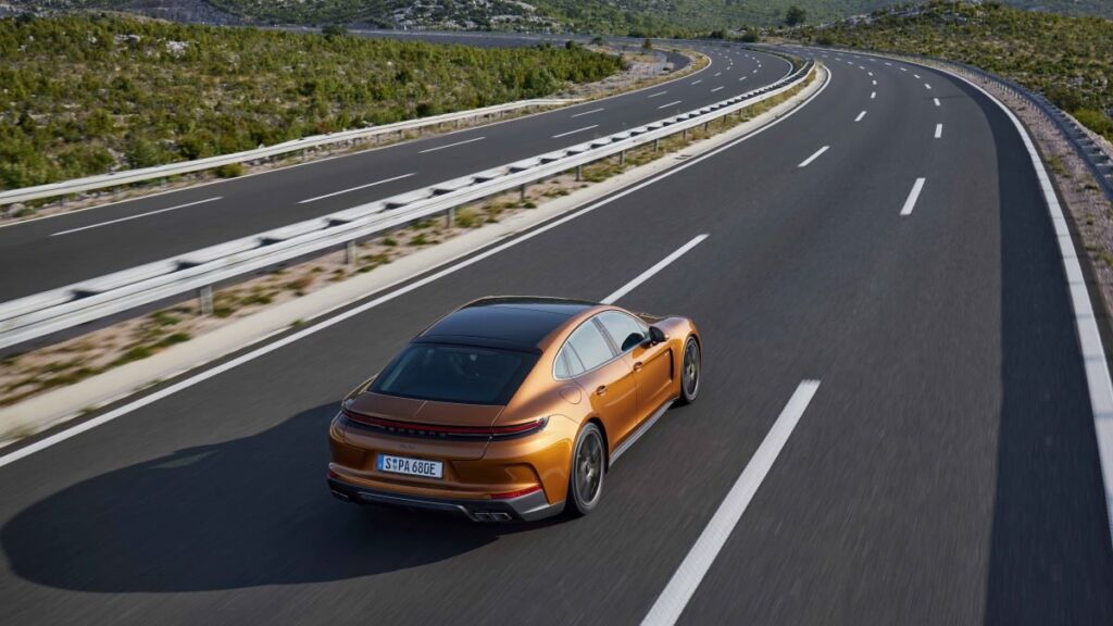 novoporschepanamera24a.jpg__1200.0x675.0_q85_subsampling-2
