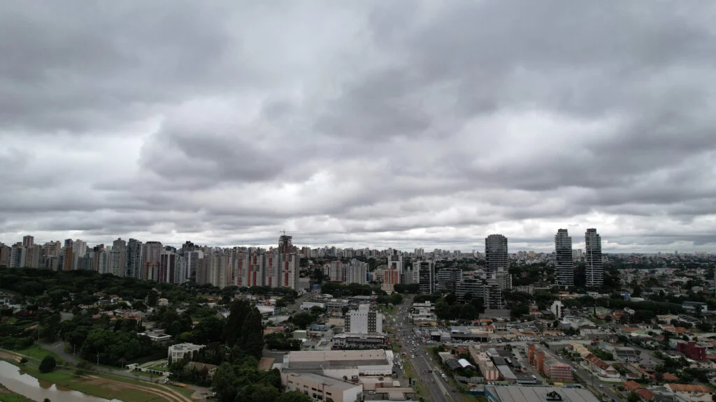 sabado nublado