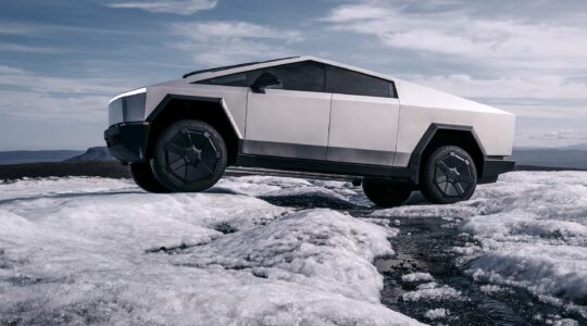 tesla-cybertruck-01.jpg__2560.0x1601.0_q85_subsampling-2