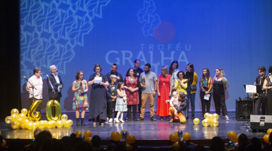 Troféu Gralha Azul premia peças e personagens do teatro na 40º edição