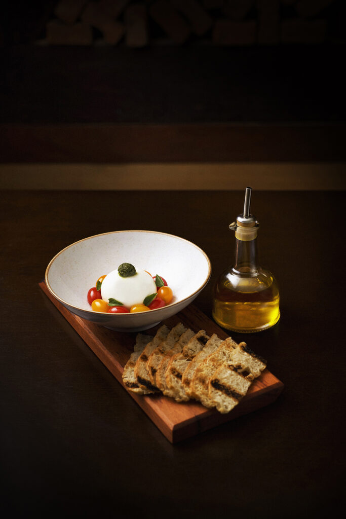 02.-Burrata-com-tomates-selecionados