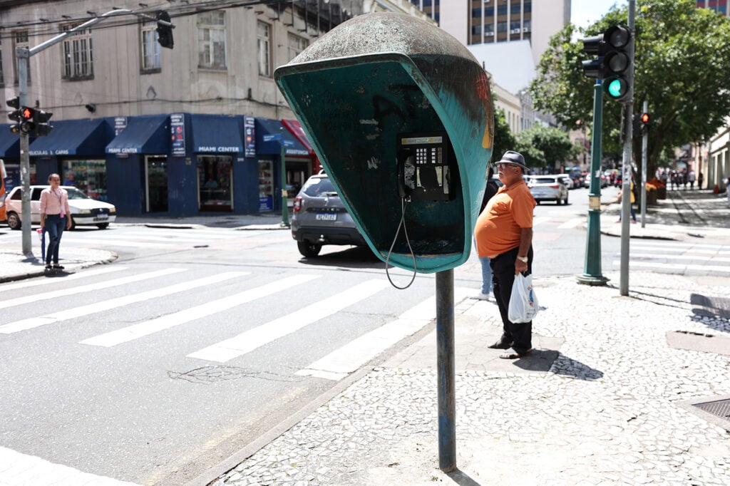 ORELHAO TELEFONE PUBLICO