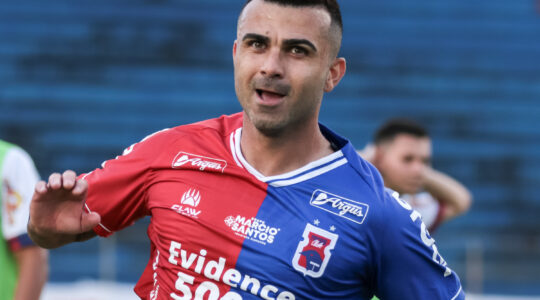 O atacante Liliu, do Paraná Clube