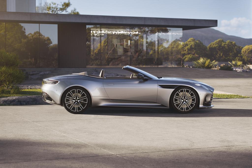 432722_1091758__r_aston_martin_db12_volante_5_web_