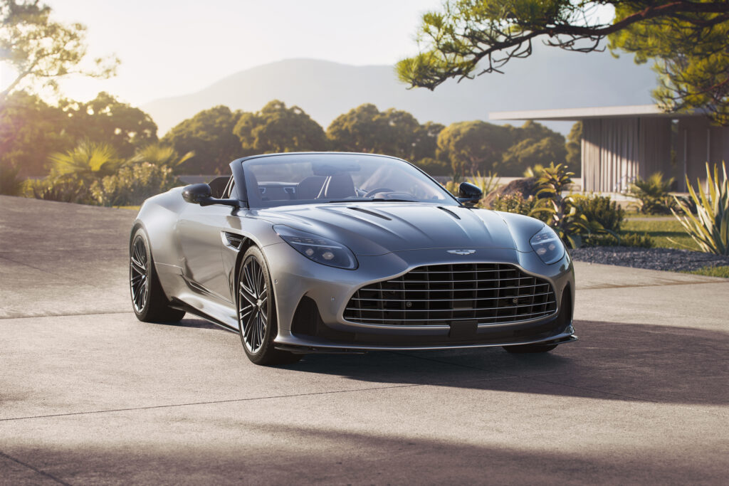 432722_1091761__r_aston_martin_db12_volante_3
