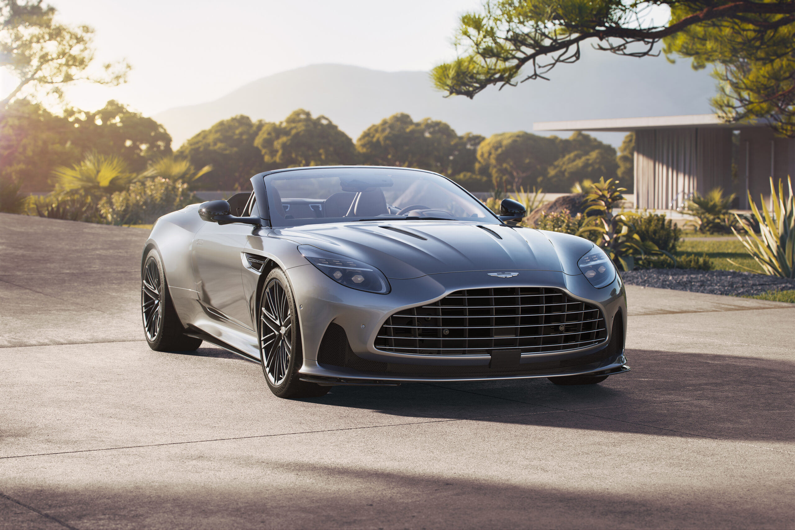 432722_1091761__r_aston_martin_db12_volante_3