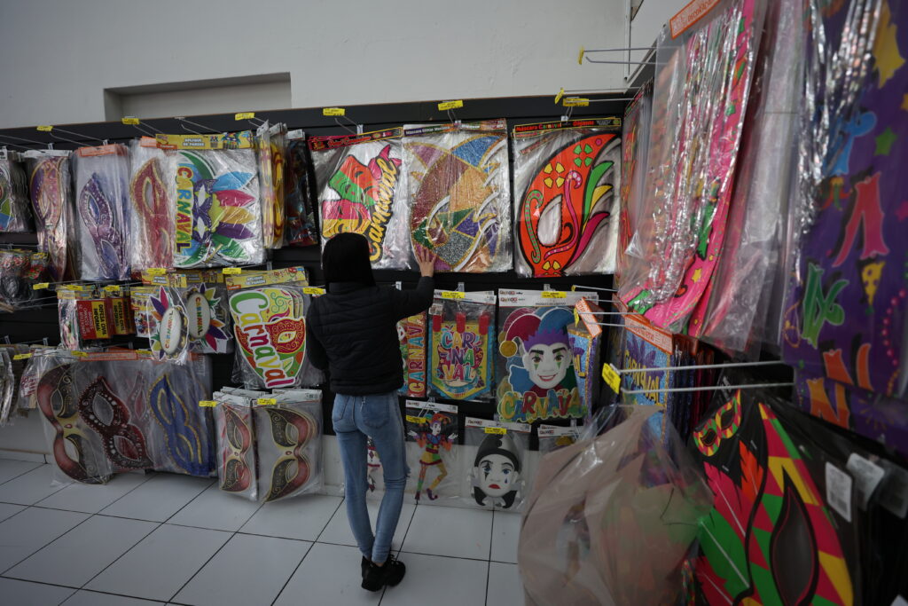 LOJA COM ARTIGOS DE CARNAVAL