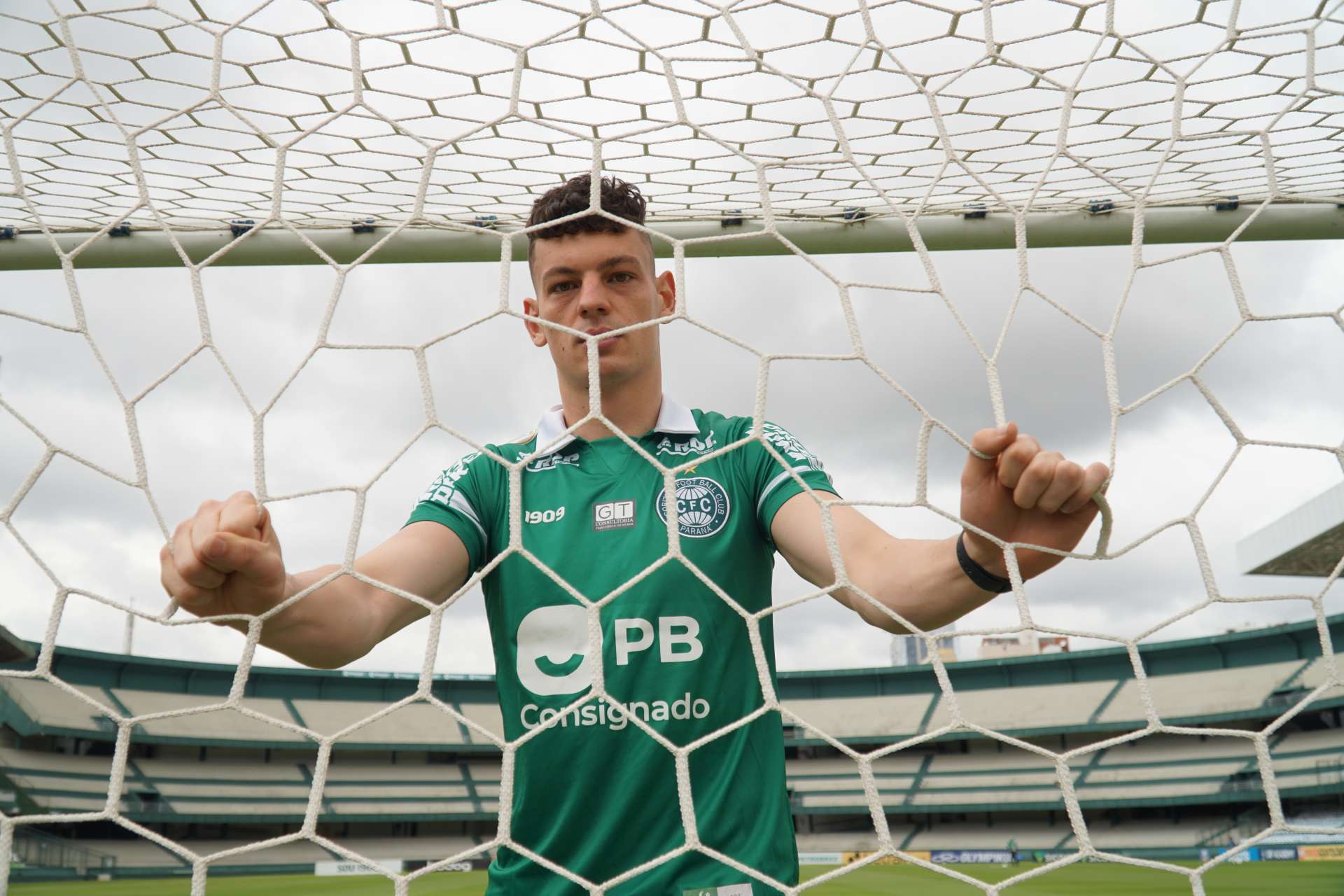 O goleiro Arthur