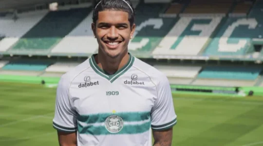 Lucas Barbosa apresentado no Coritiba