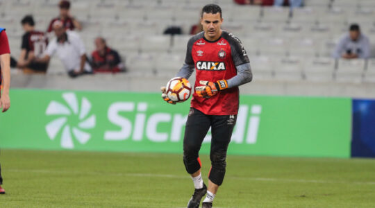 Felipe Alves pelo Athletico Paranaense