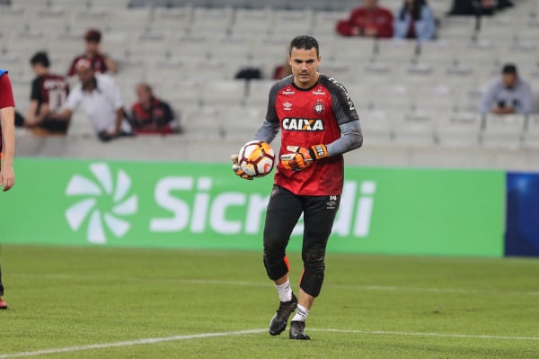 Felipe Alves pelo Athletico Paranaense