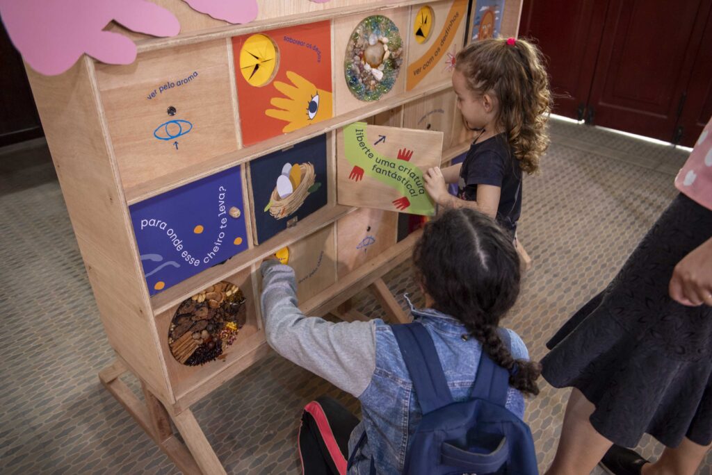Exposição interativa gratuita de arte para crianças ‘Criaturas Fantásticas’ – Cred Adriana Bukowski