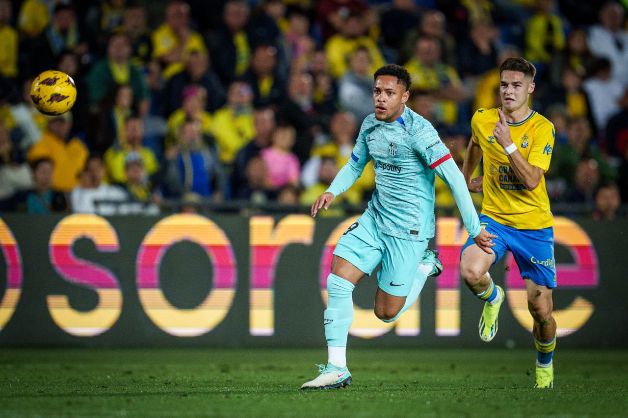 Vitor Roque estreia pelo Barcelona, contra Las Palmas