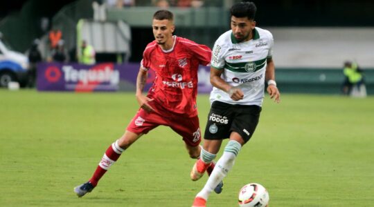 Marcelino Moreno, do Coritiba, enfrenta o Rio Branco