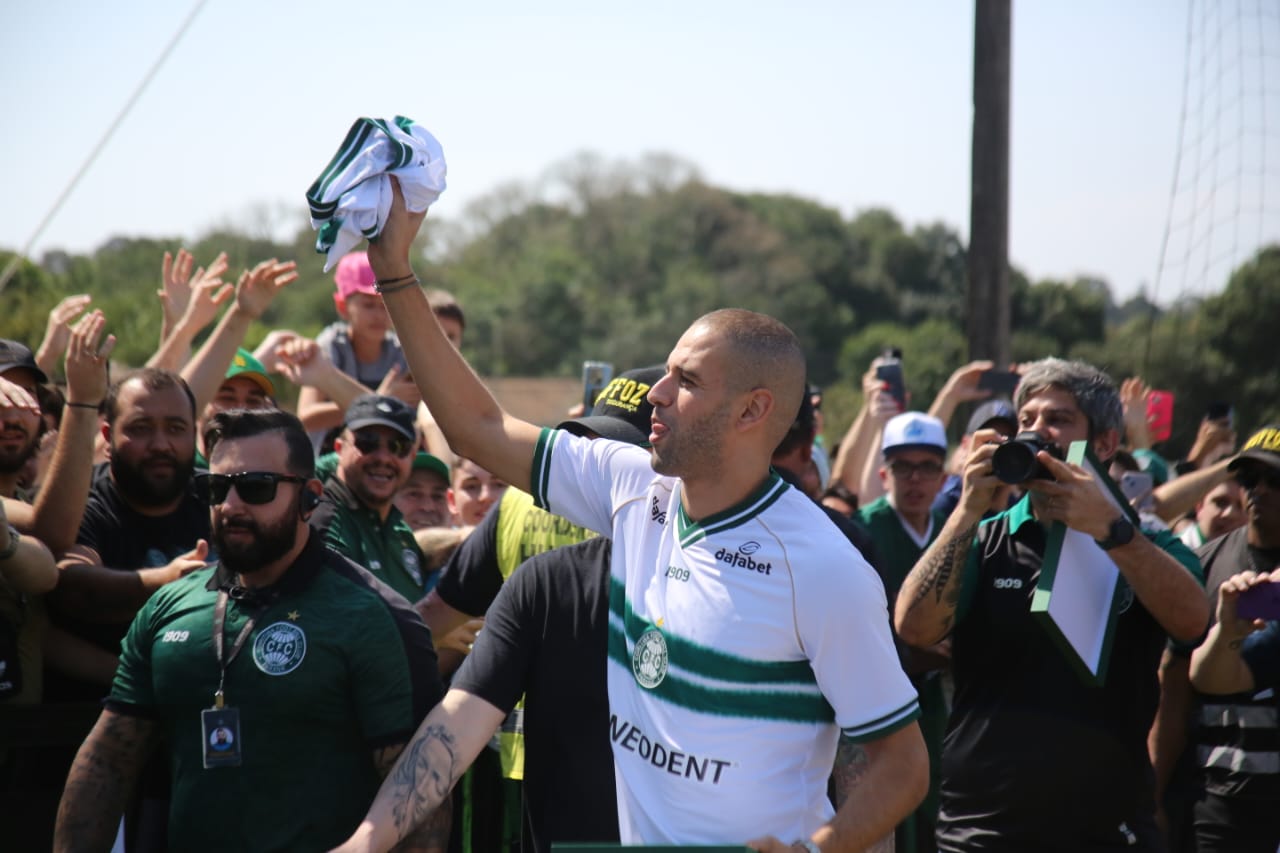 Slimani na chegada ao Coritiba