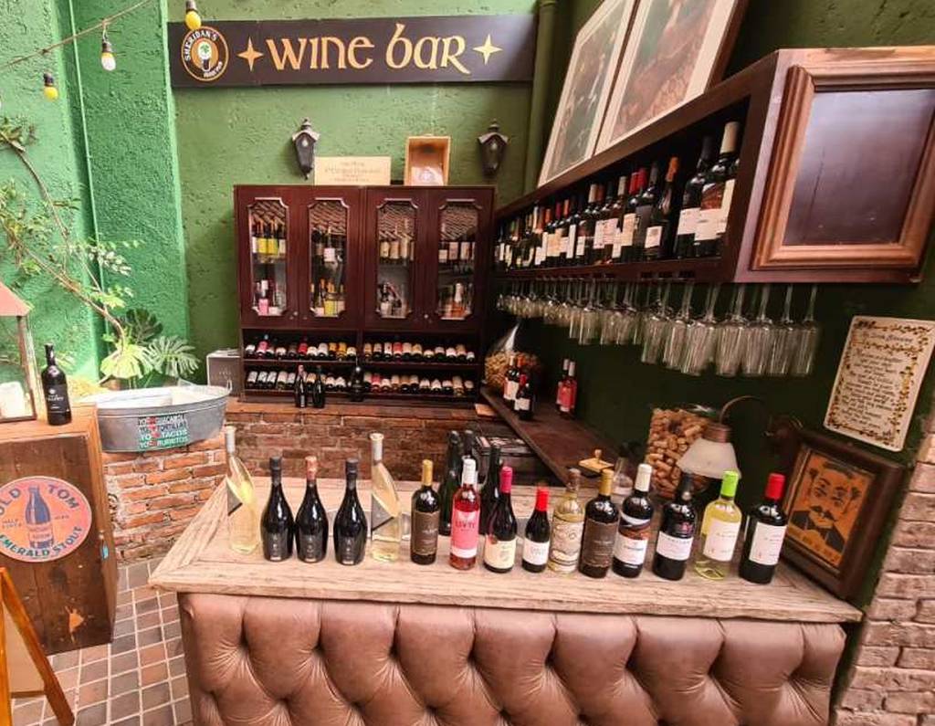Wine bar Sheridans Irish Pub – foto Leo Karan (1)