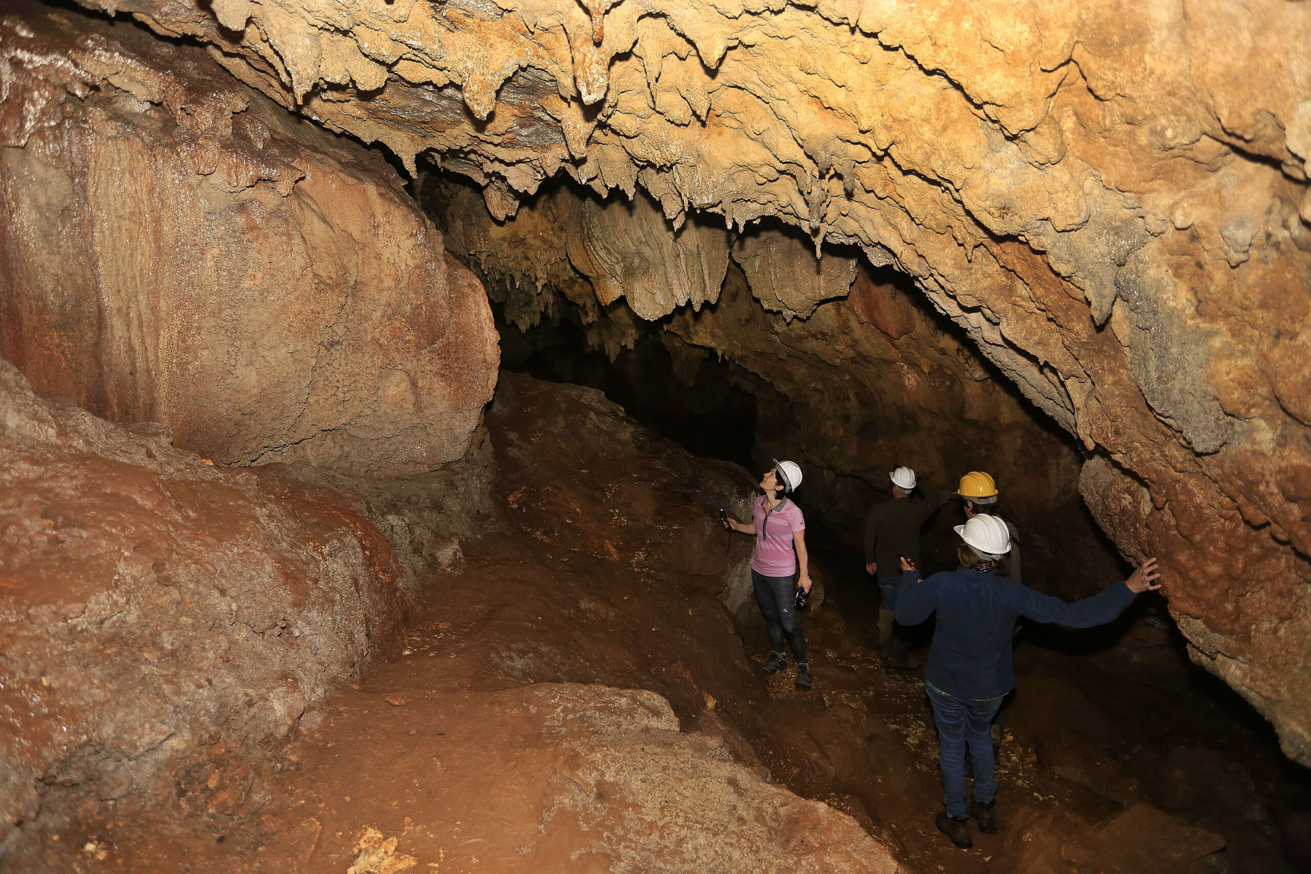 A Gruta dos Jesuítas é a principal atração do Parque Estadual de Campinhos
