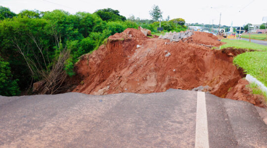 Obra emergencial vai recuperar trecho da PR-323 em Umuarama