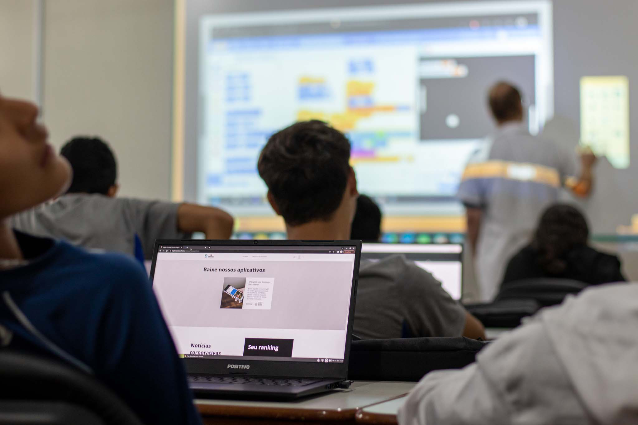 Estado investe em tecnologia e eleva desempenho dos estudantes –