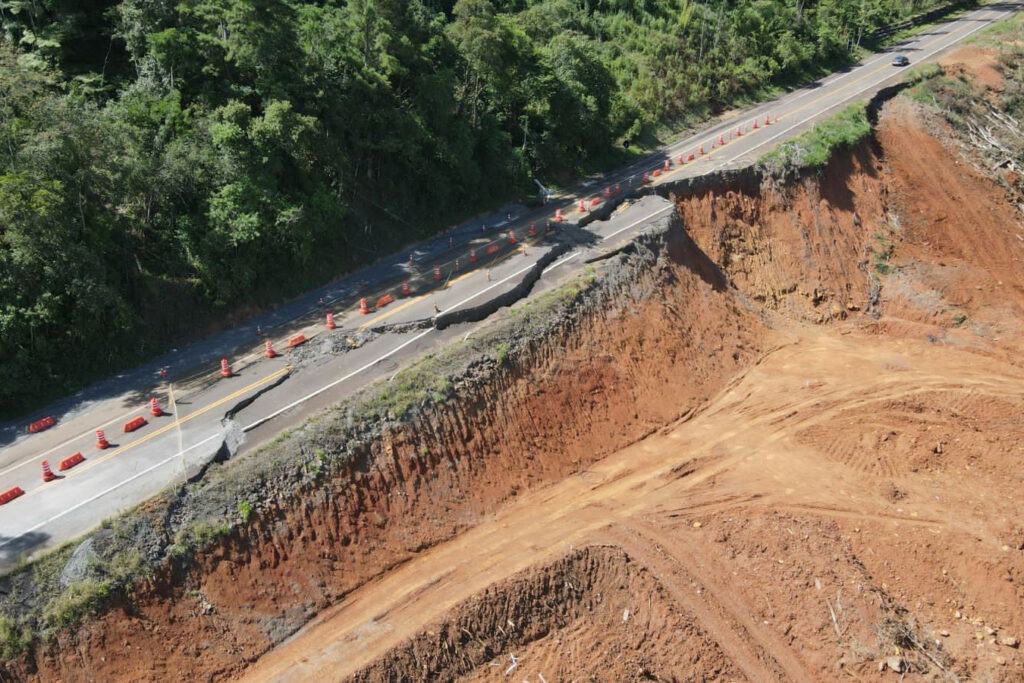 PR-170 em Pinhão tem detonação de rochas na tarde desta terça (09)