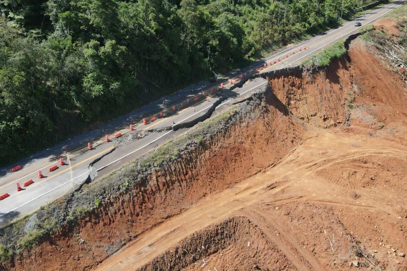 PR-170 em Pinhão tem detonação de rochas na tarde desta terça (09)