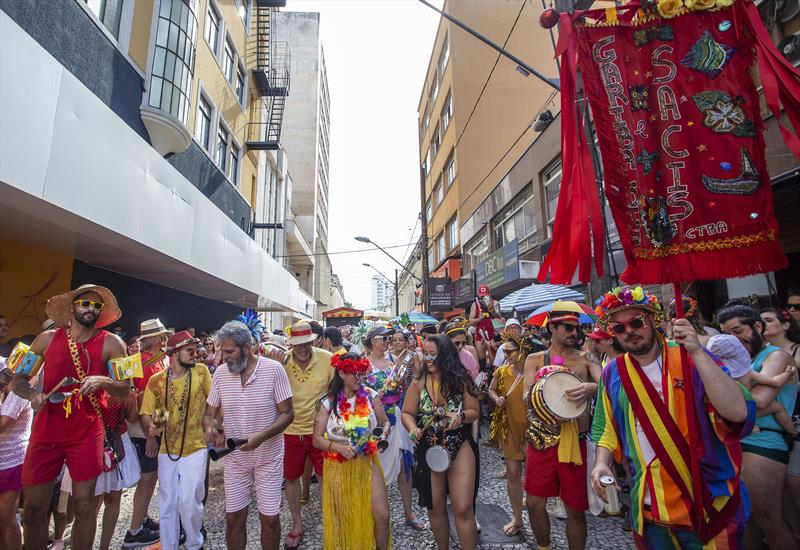 pre carnaval desfile de blocos