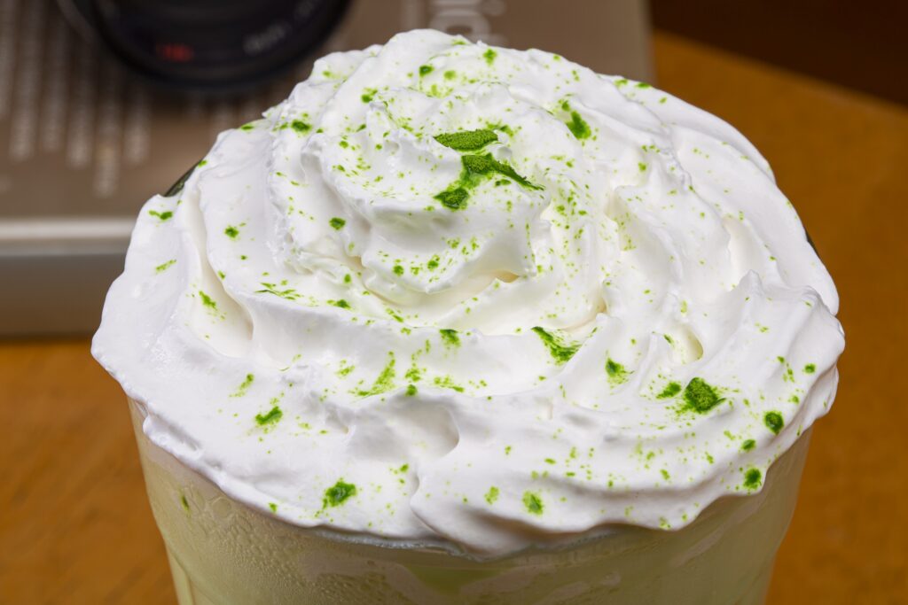 Cookie Stories milkshake matcha – espuma – foto por Ebraim Martini