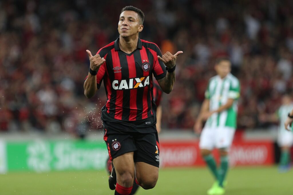 Cryzan comemora gol em Atletiba