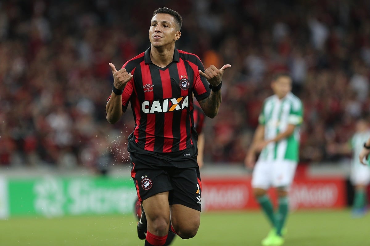 Cryzan comemora gol em Atletiba