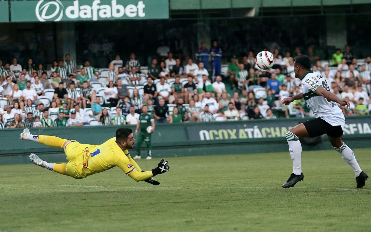 O goleiro Gabriel Leite