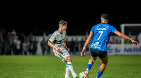 Natanael, do Coritiba, enfrenta o Azuriz