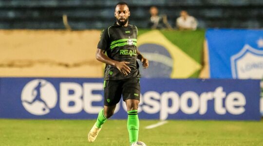 O zagueiro Reynaldo, do Coritiba