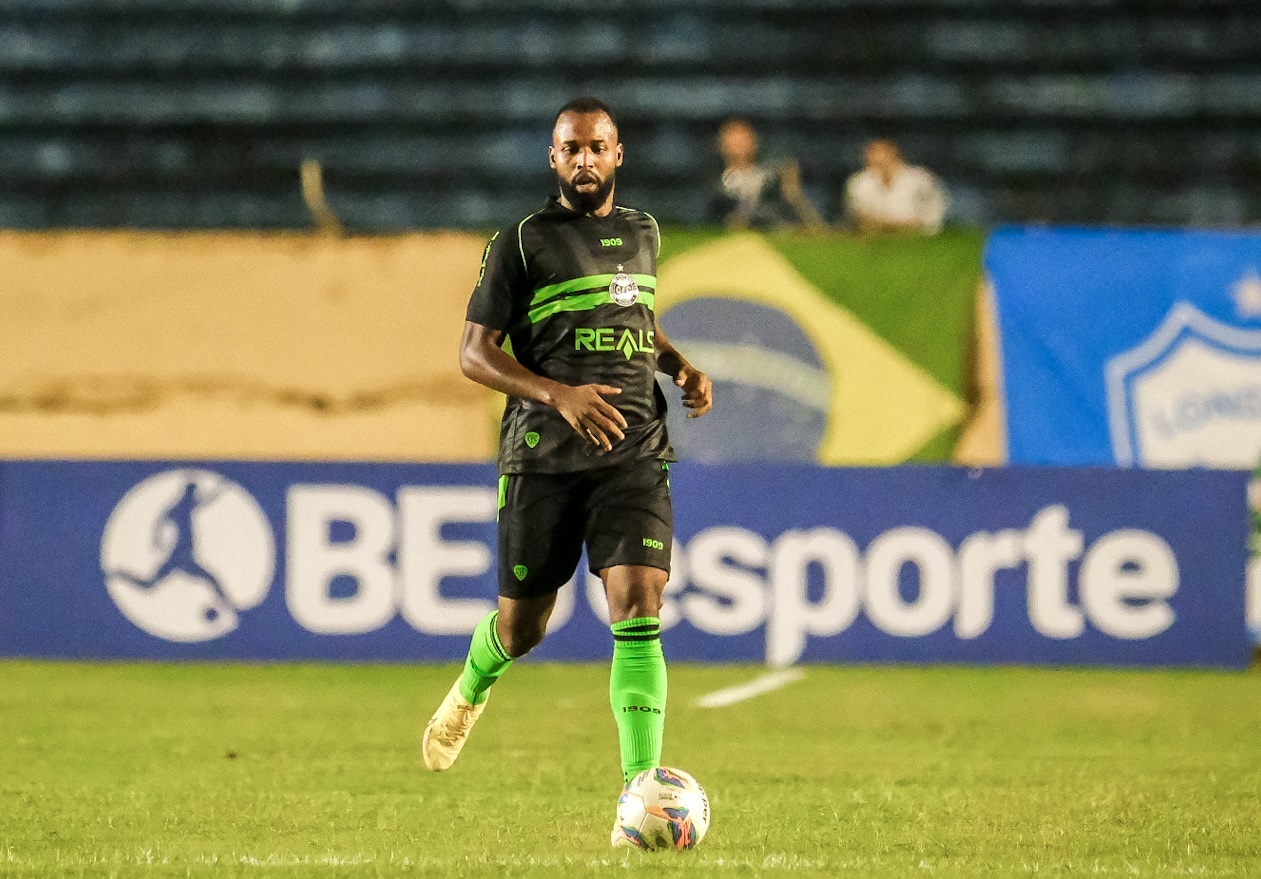 O zagueiro Reynaldo, do Coritiba