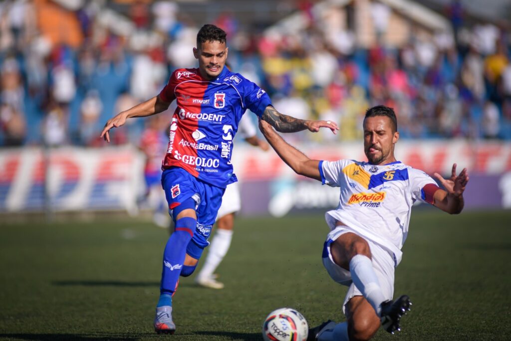Dirceu e Pablo Thomaz, em Paraná Clube e São Joseense