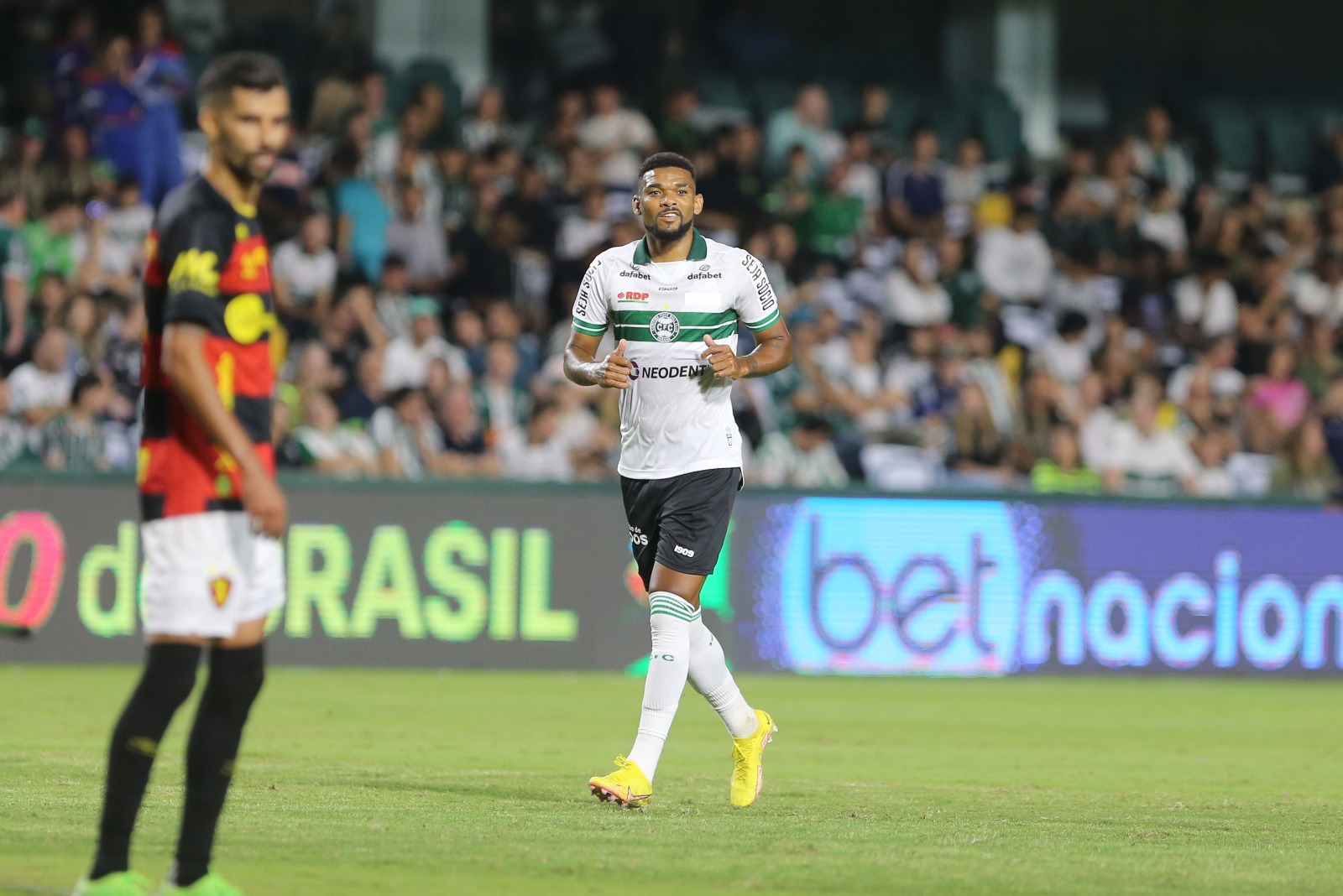O zagueiro Bruno Viana, do Coritiba