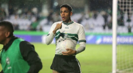 O zagueiro Thalisson Gabriel