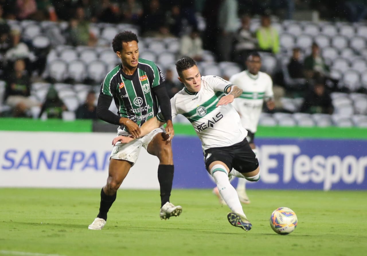 Everton Morelli, do Maringá, enfrenta Geovane Meurer, do Coritiba