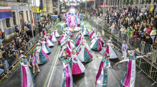 enredos escolas de samba de curitiba