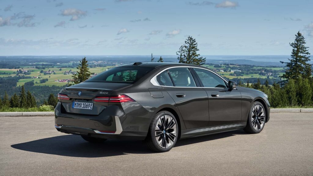 novo-bmw-serie-5-03.jpg__1920.0x1080.0_q85_subsampling-2