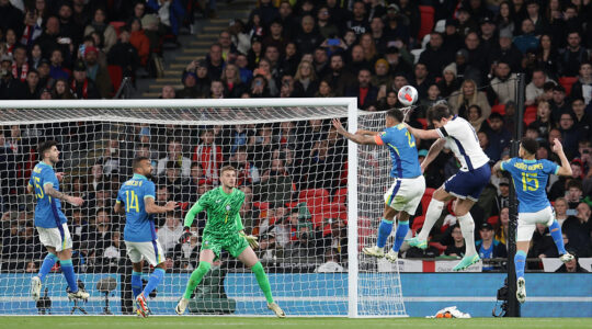 Bento em Brasil 1x0 Inglaterra