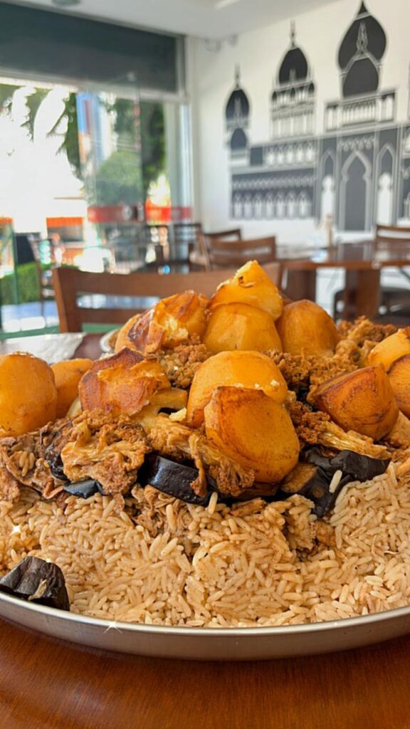 BABA CULINARIA ARABE – MAKLUB – FOTO DIVULGACAO