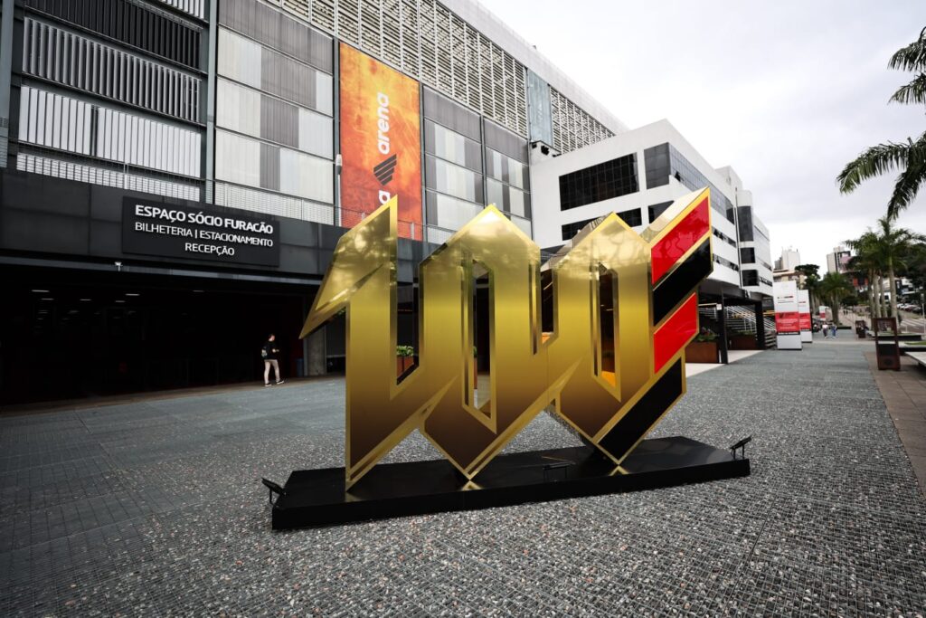 Totem Instagramável dos 100 Anos