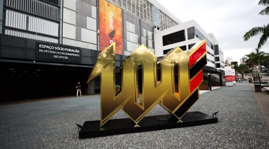 Totem Instagramável dos 100 Anos