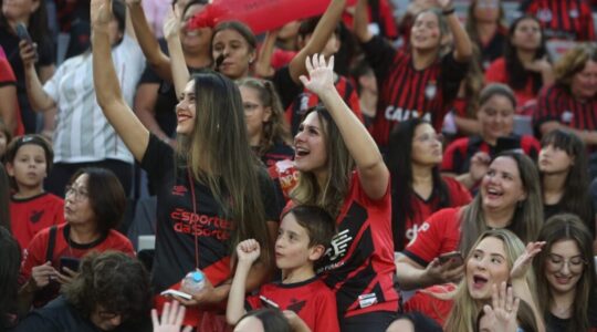 Torcida do Athletico na Arena da Baixada