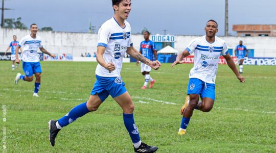 O meia Biel comemora gol pelo Paysandu
