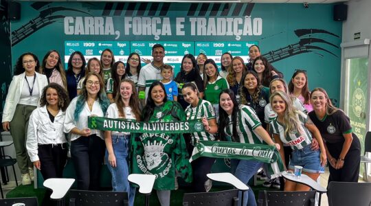 Robson na entrevista coletiva com mulheres