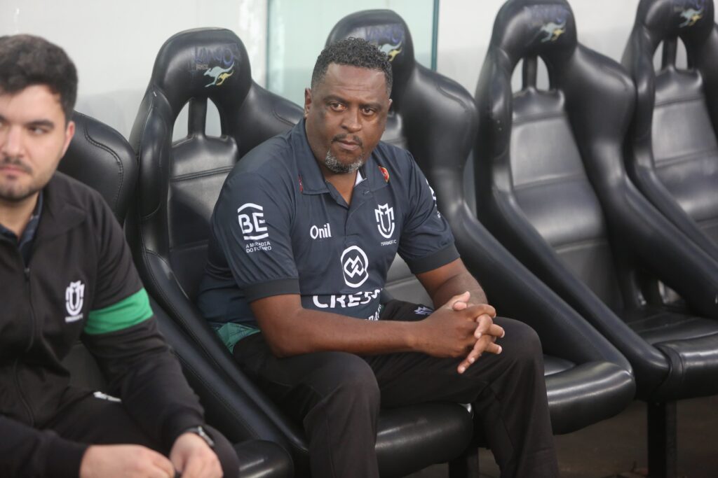 O técnico Jorge Castilho, do Maringá